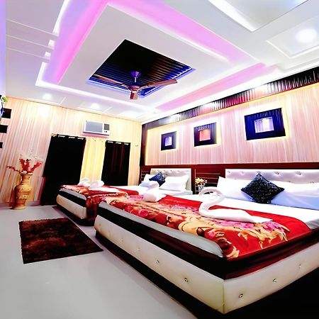 Taj Square A Luxurious Family Homestay อัครา ภายนอก รูปภาพ