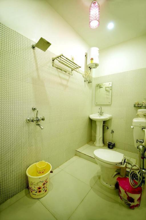 Taj Square A Luxurious Family Homestay อัครา ภายนอก รูปภาพ