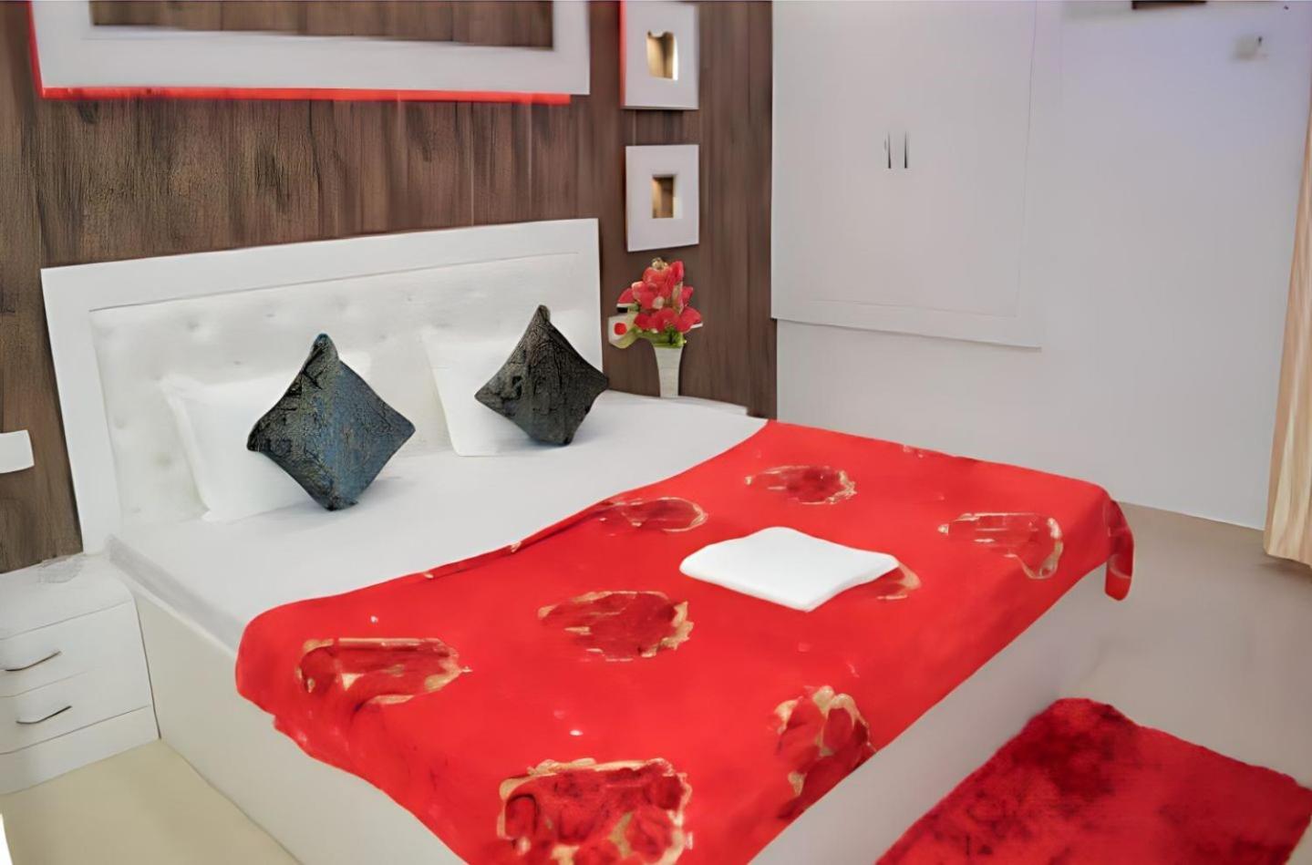 Taj Square A Luxurious Family Homestay อัครา ภายนอก รูปภาพ