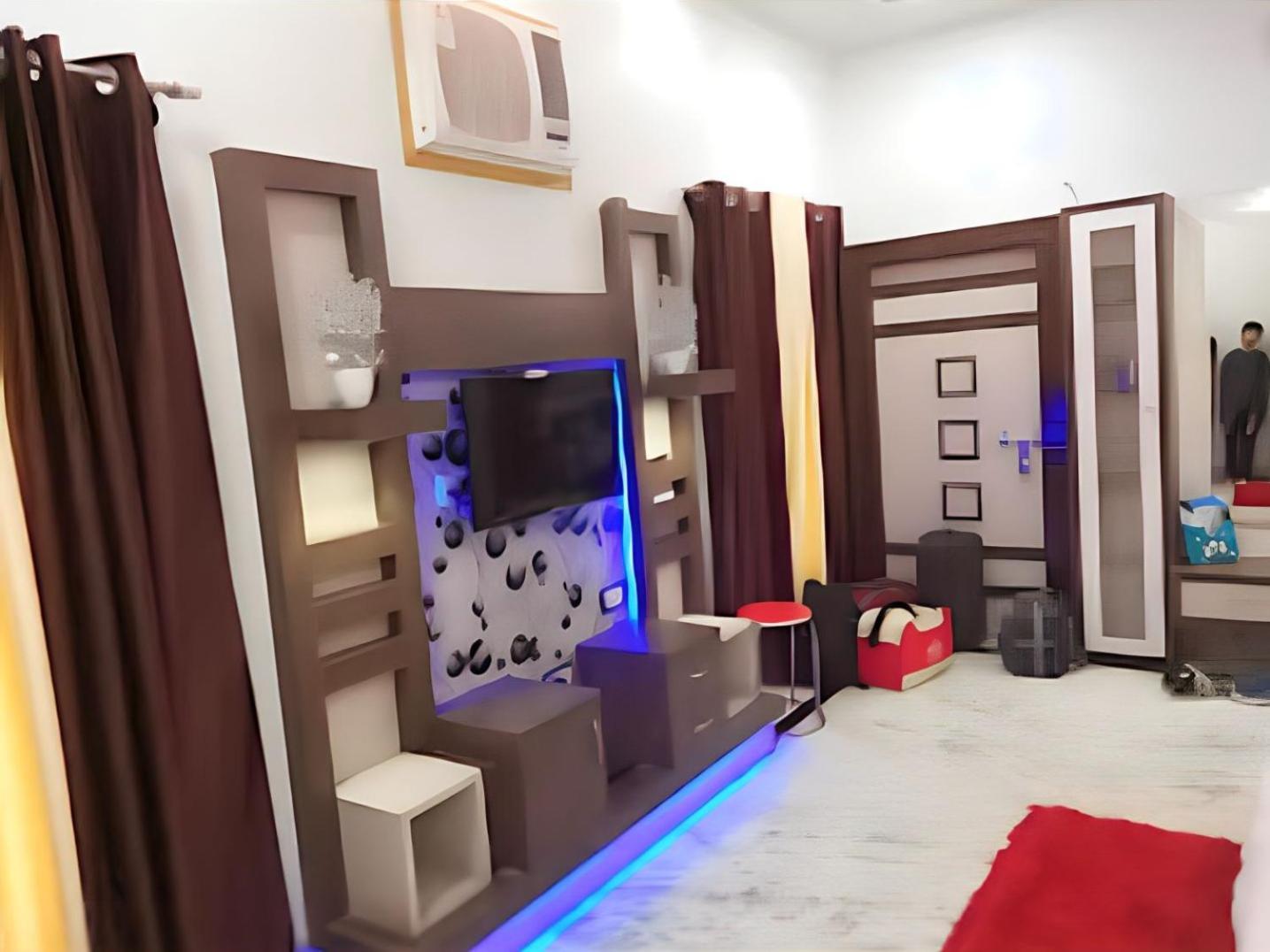 Taj Square A Luxurious Family Homestay อัครา ภายนอก รูปภาพ