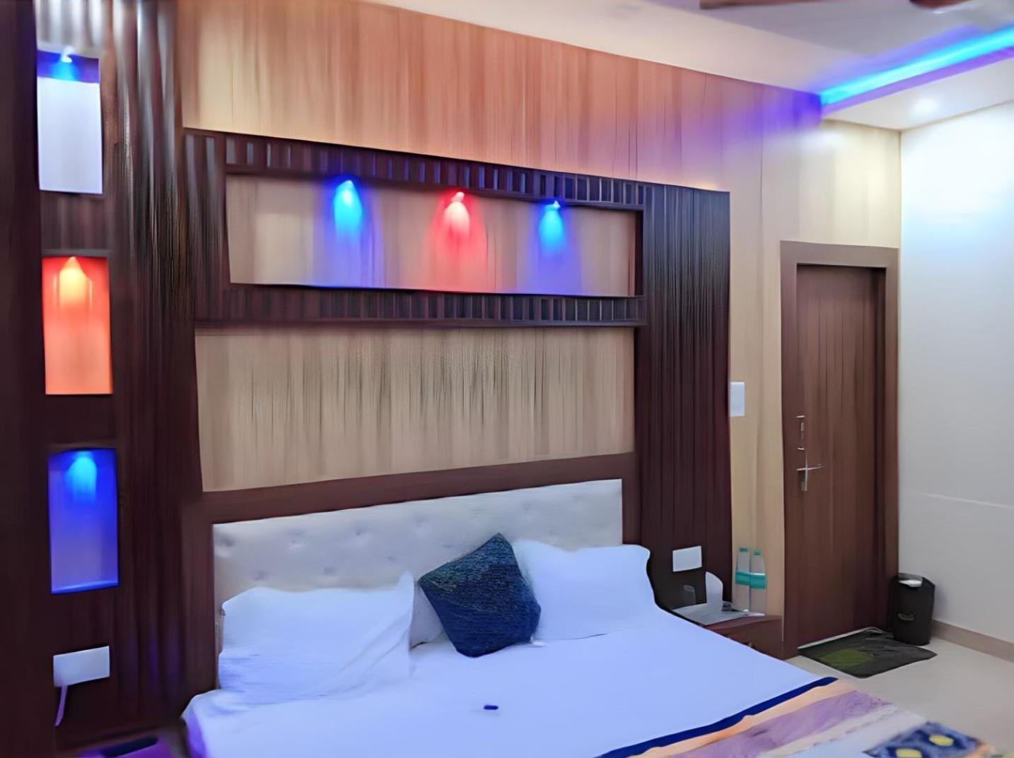 Taj Square A Luxurious Family Homestay อัครา ภายนอก รูปภาพ