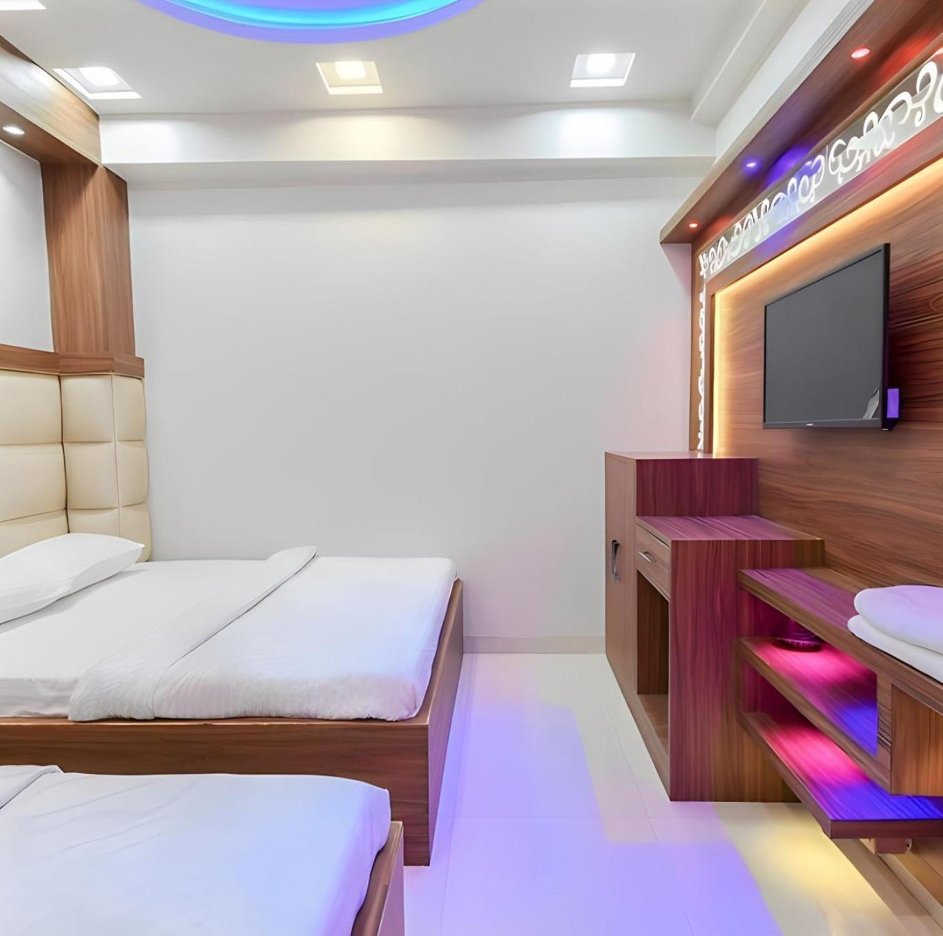 Taj Square A Luxurious Family Homestay อัครา ภายนอก รูปภาพ
