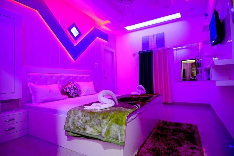 Taj Square A Luxurious Family Homestay อัครา ภายนอก รูปภาพ