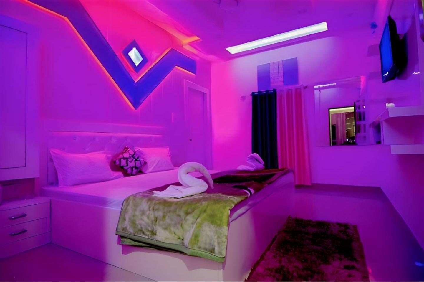 Taj Square A Luxurious Family Homestay อัครา ภายนอก รูปภาพ