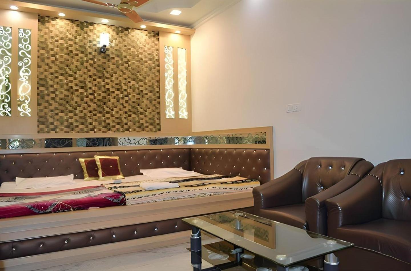 Taj Square A Luxurious Family Homestay อัครา ภายนอก รูปภาพ