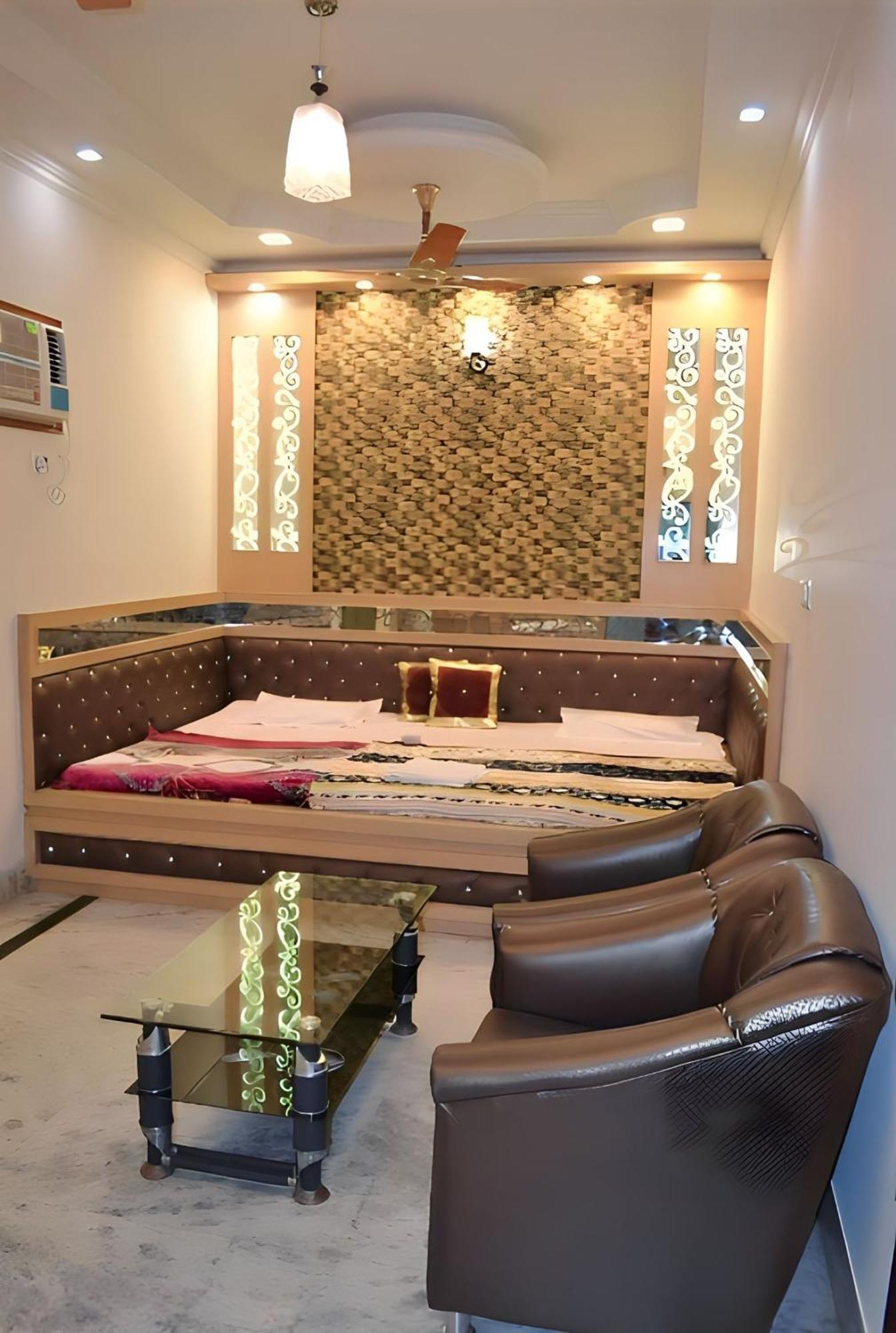 Taj Square A Luxurious Family Homestay อัครา ภายนอก รูปภาพ