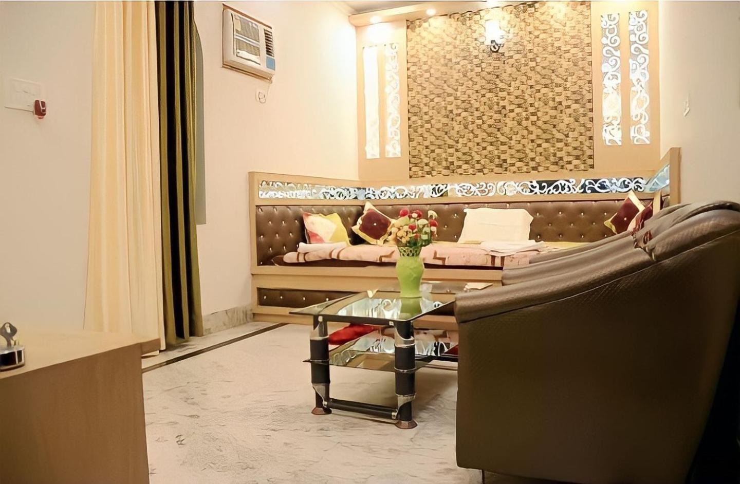 Taj Square A Luxurious Family Homestay อัครา ภายนอก รูปภาพ