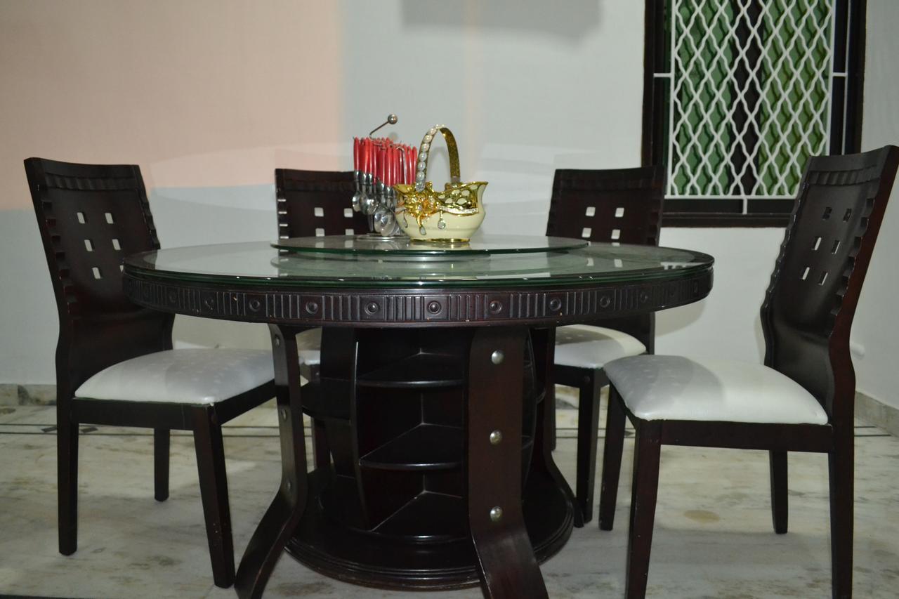 Taj Square A Luxurious Family Homestay อัครา ภายนอก รูปภาพ