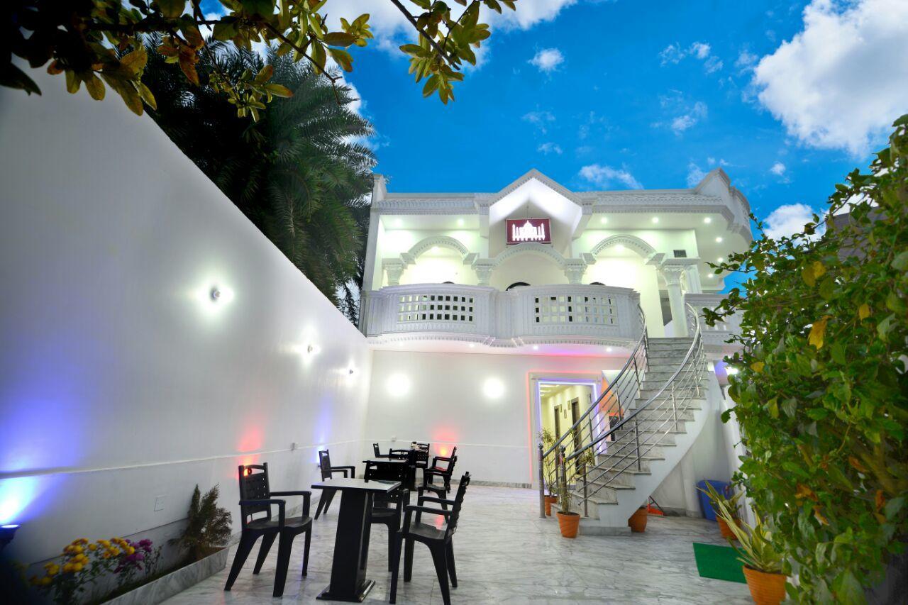 Taj Square A Luxurious Family Homestay อัครา ภายนอก รูปภาพ