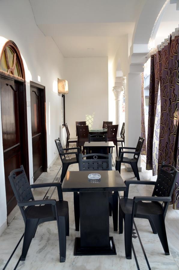 Taj Square A Luxurious Family Homestay อัครา ภายนอก รูปภาพ