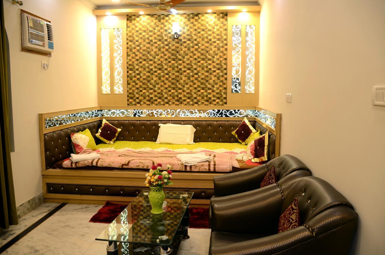Taj Square A Luxurious Family Homestay อัครา ภายนอก รูปภาพ