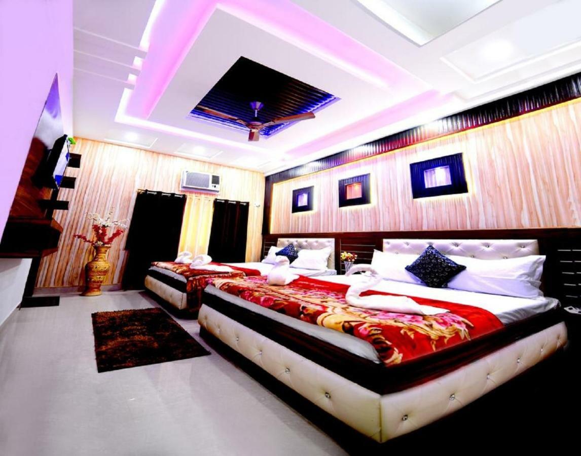 Taj Square A Luxurious Family Homestay อัครา ภายนอก รูปภาพ